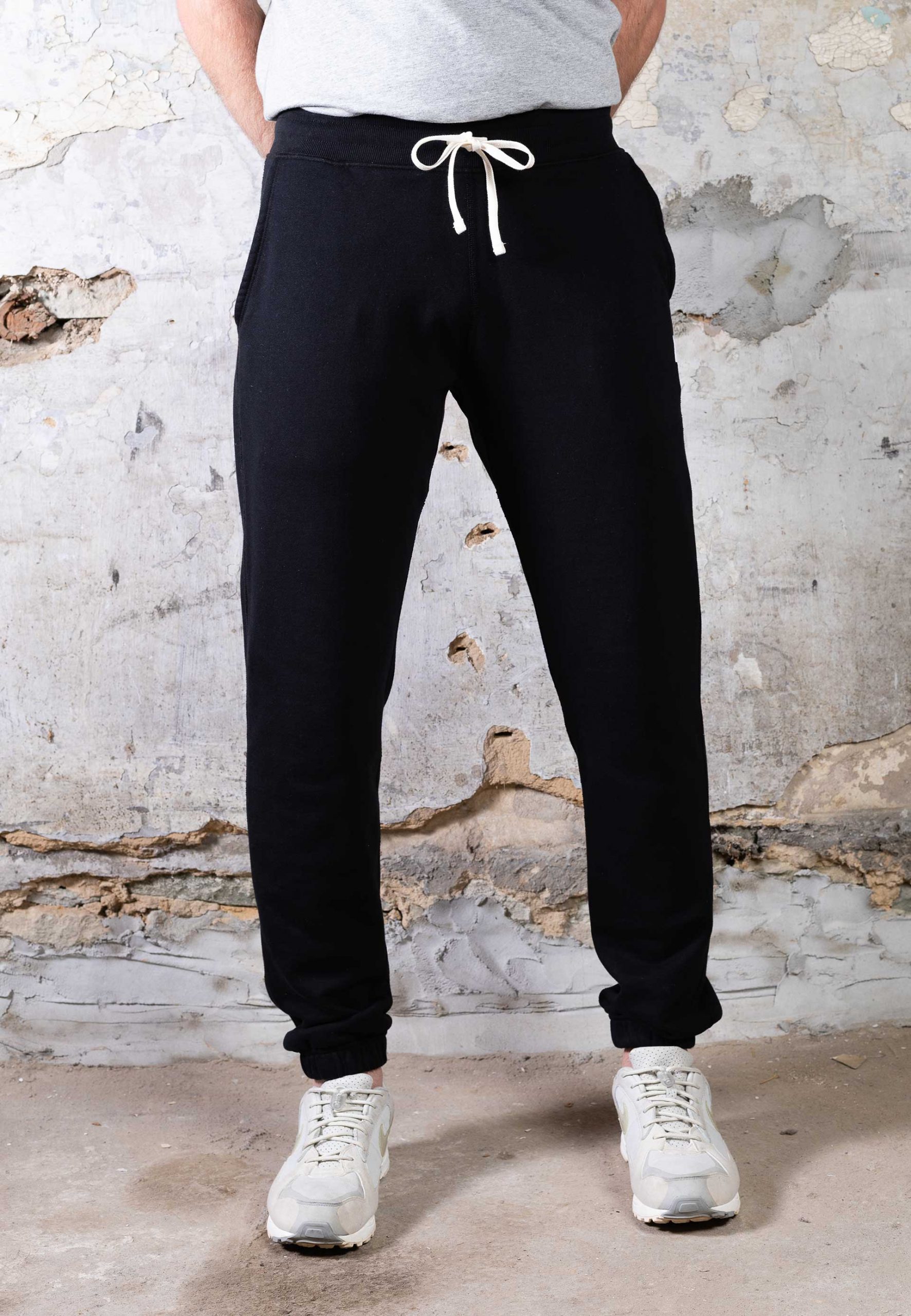 https://franklinandmercer.com/wp-content/uploads/2020/09/Reigning-Champ-Classic-Sweatpant-Onbody-scaled.jpg